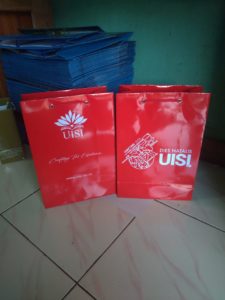 paper bag souvenir acara universitas UISI gersik